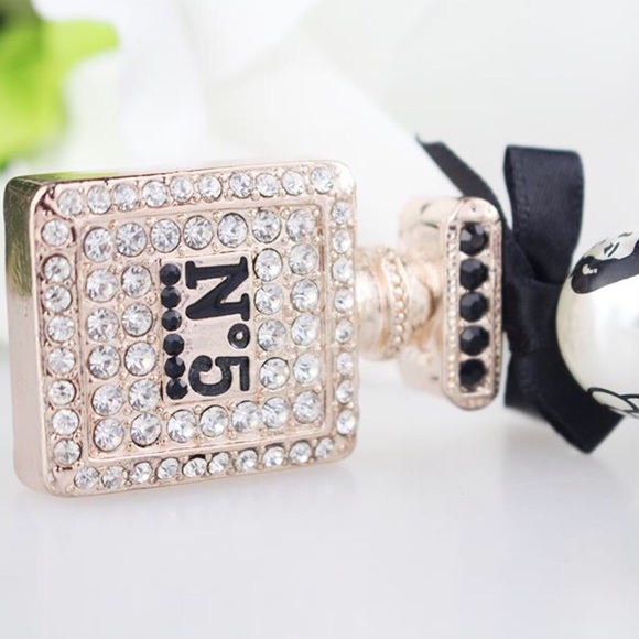Chic Crystal Perfume Bottle Keychain Charm - Picture 3 of 16